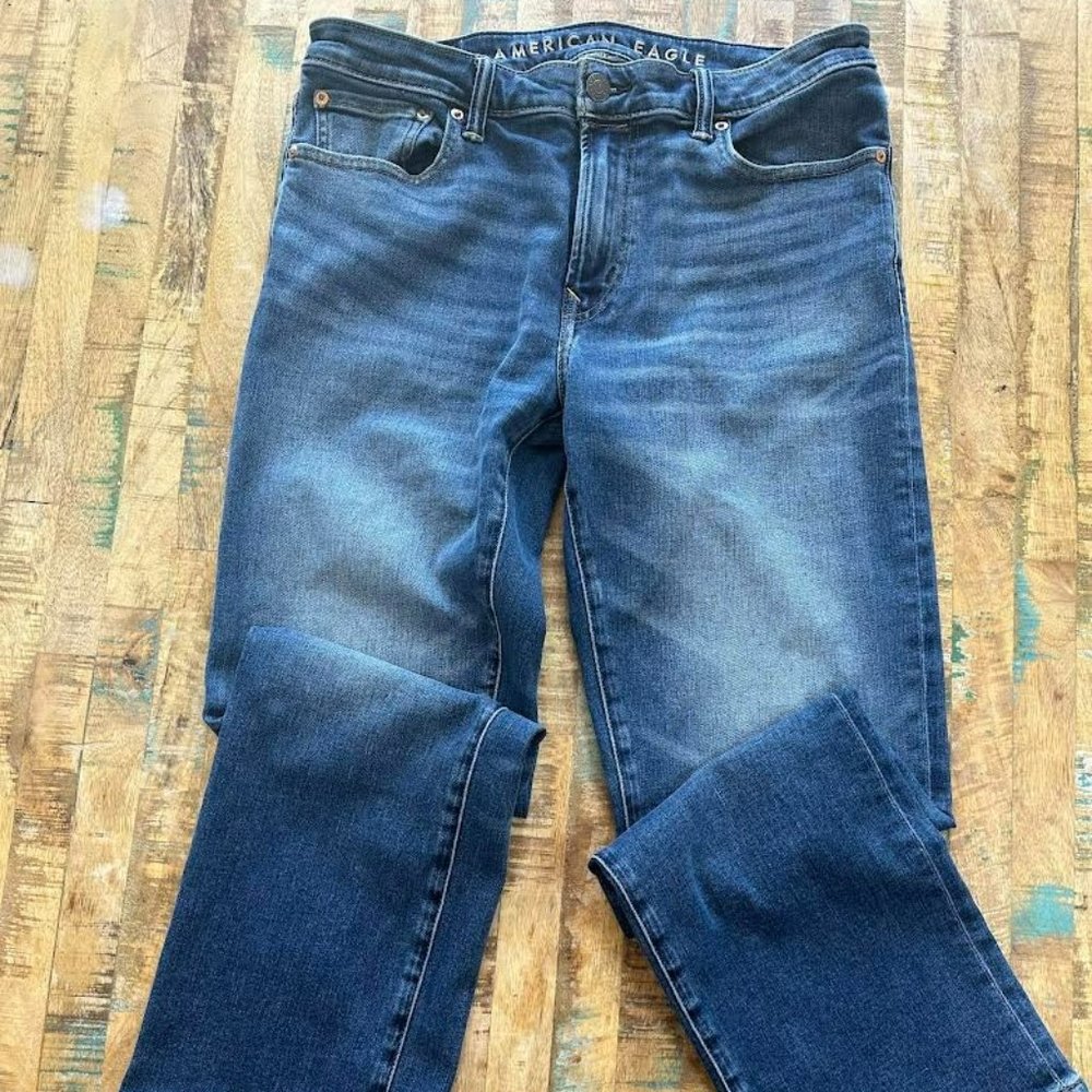 American Eagle Airflex + denim blue jeans